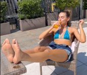 Vera-Volt-Feet-8315813.jpg