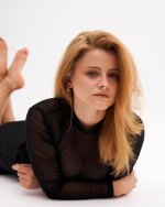 Kseniya-Surkova-Feet-7490360-3.jpg