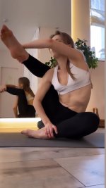 Anna-Koshmal-Feet-7319415-1.jpg