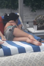 Selena-Gomez-Feet-801348.jpg