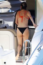 Selena-Gomez-Feet-3329348.jpg