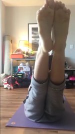 Miley-Cyrus-Feet-2167964.jpg