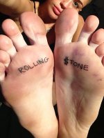 Miley-Cyrus-Feet-1114453.jpg
