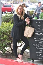 Chloë-Grace-Moretz-Feet-2102772.jpg