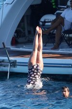 Cameron-Diaz-Feet-4423106.jpg