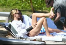 Uma-Thurman-Feet-712737.jpg