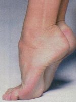 Uma-Thurman-Feet-930903.jpg