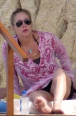 Christina-Applegate-Feet-1471890-1.jpg