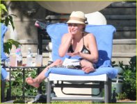 Hilary-Duff-Feet-1417903.jpg
